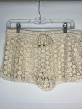 FOREVER 21 LA CA WOMENS CREAM CROCHET LACE SHORTS SZ L DRAWSTRING WAIST LINED